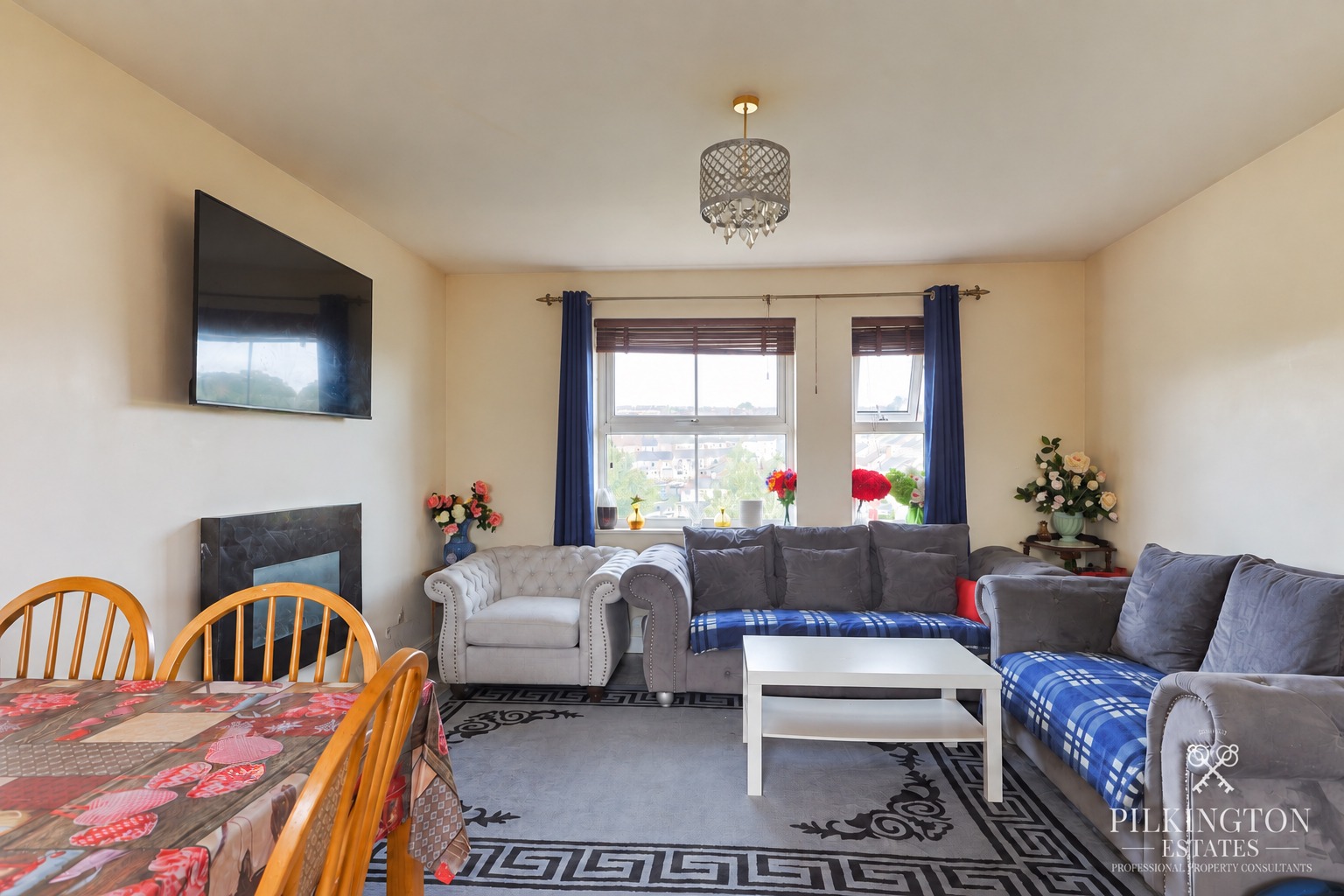Two Bedroom Top Floor Apartment with Parking, En-Suite & No Onward Chain – Junction Gardens Property image 3