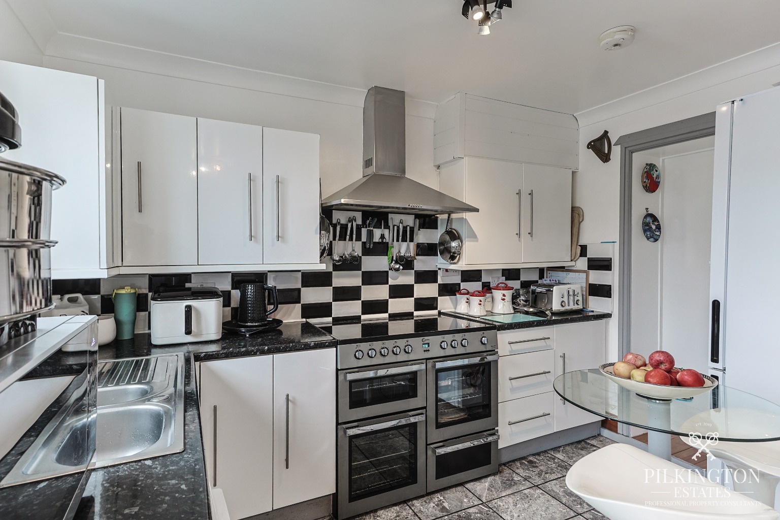 Extended 3-Bed Semi-Detached Home with South-Facing Garden & No Onward Chain Property image 5