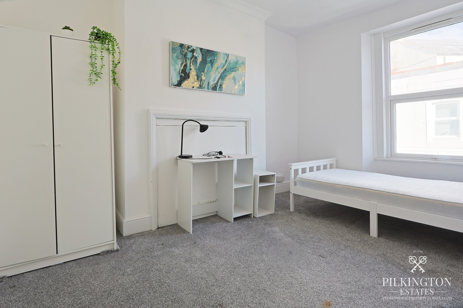 Recently Refurbished 6-Bed HMO £39,120 Annual Income License in Place - Vacant Possession Property image 9