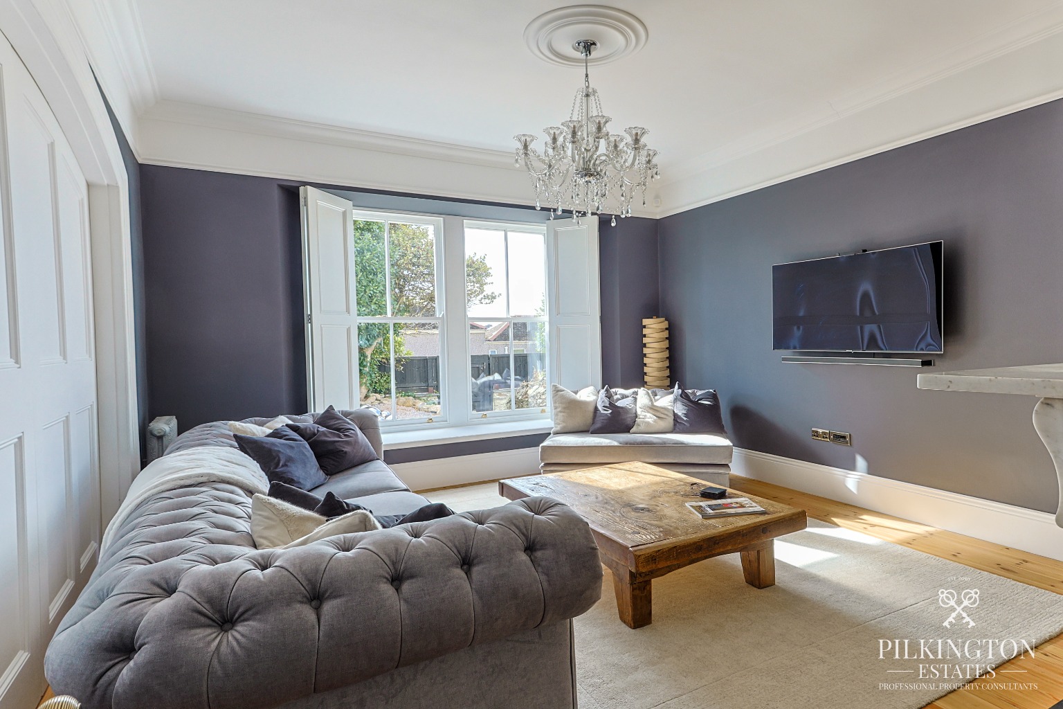 Exquisite Victorian Detached Villa with Breathtaking Contemporary Extension Property image 2