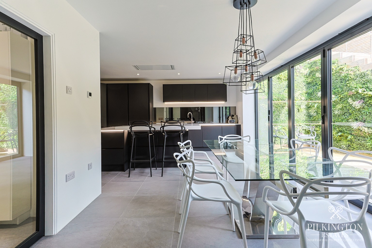 Exquisite Victorian Detached Villa with Breathtaking Contemporary Extension Property image 5