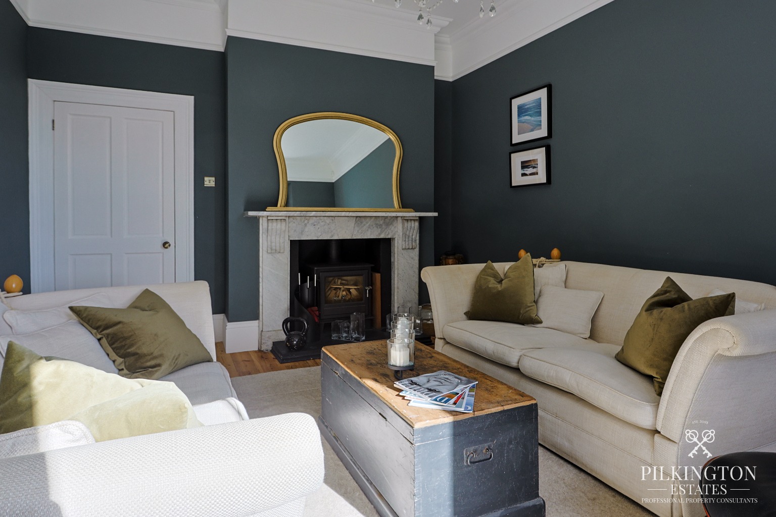 Exquisite Victorian Detached Villa with Breathtaking Contemporary Extension Property image 4
