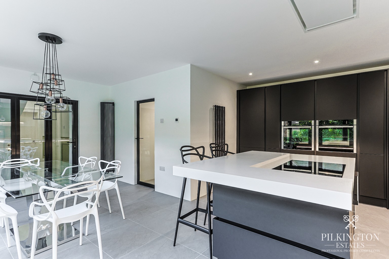 Exquisite Victorian Detached Villa with Breathtaking Contemporary Extension Property image 8