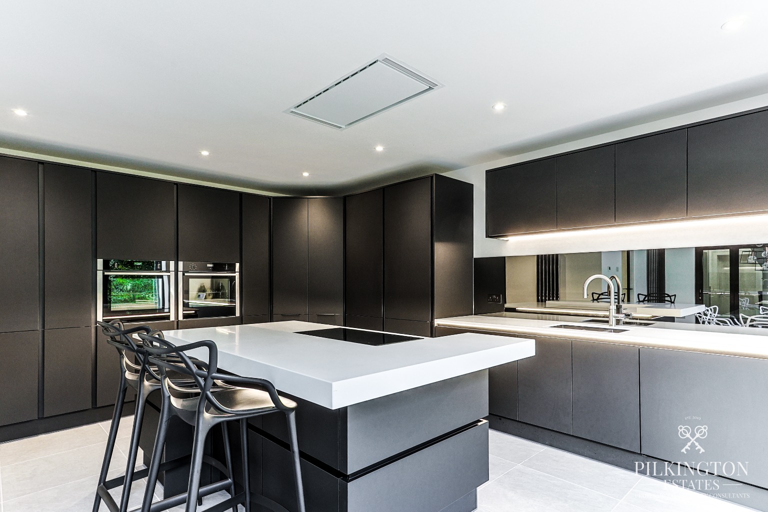Exquisite Victorian Detached Villa with Breathtaking Contemporary Extension Property image 9