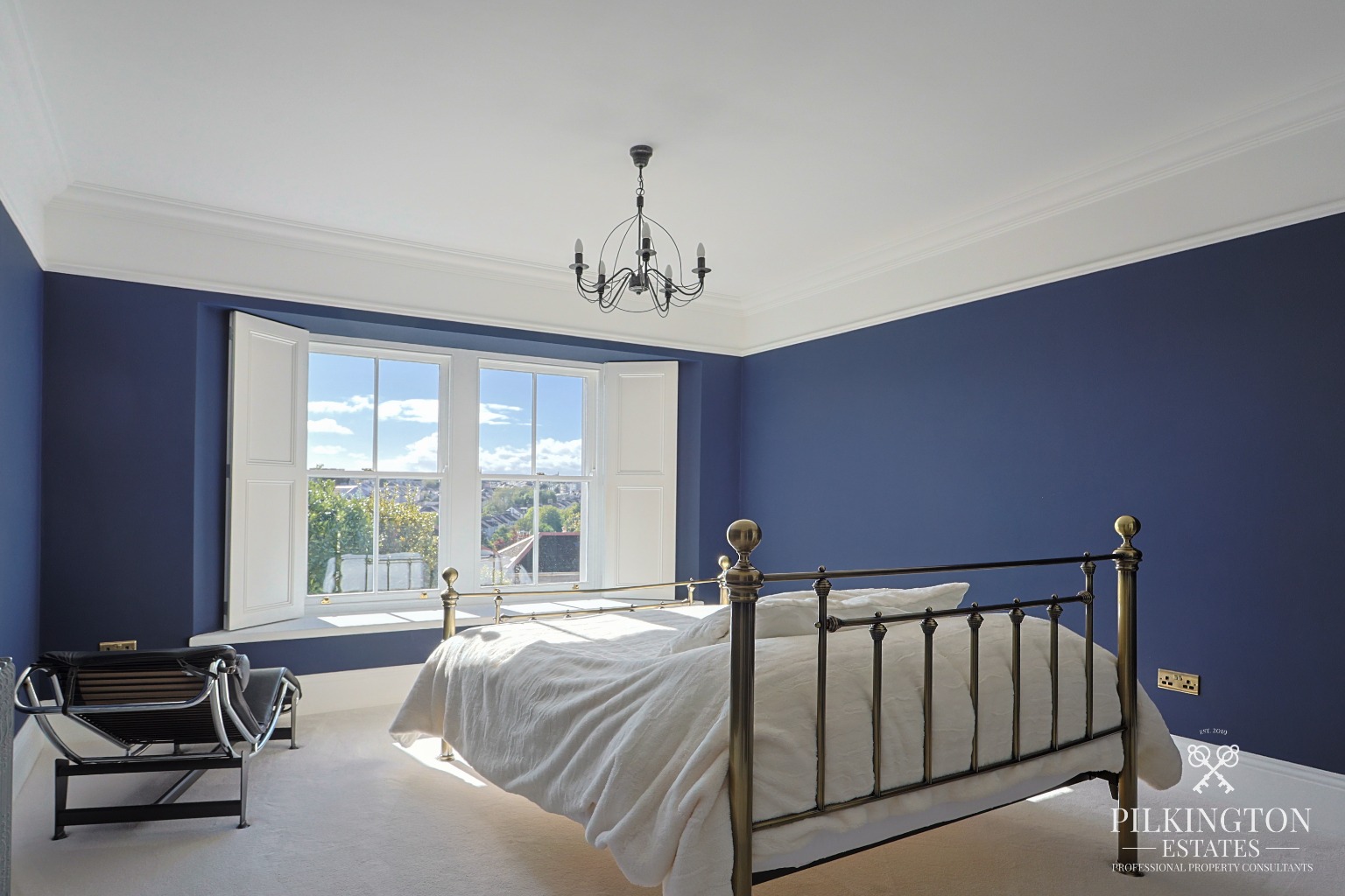 Exquisite Victorian Detached Villa with Breathtaking Contemporary Extension Property image 11