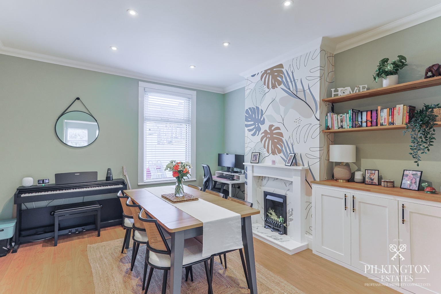 CHARACTERFUL FOUR-BEDROOM HOME IN SOUGHT-AFTER PEVERELL WITH A LARGE DETACHED DOUBLE GARAGE Property image 5
