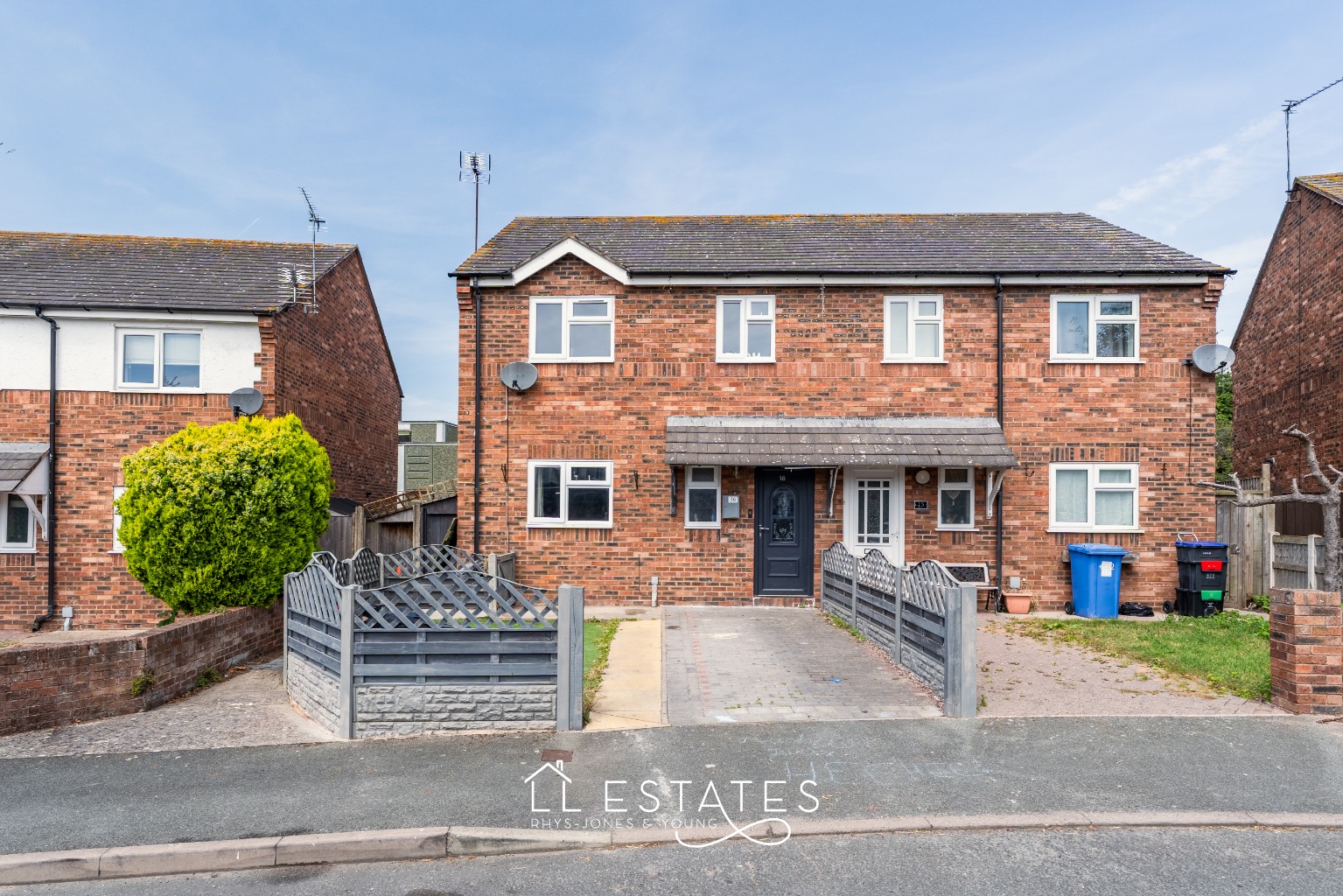 3 bedroom semi detached house in Rhuddlan