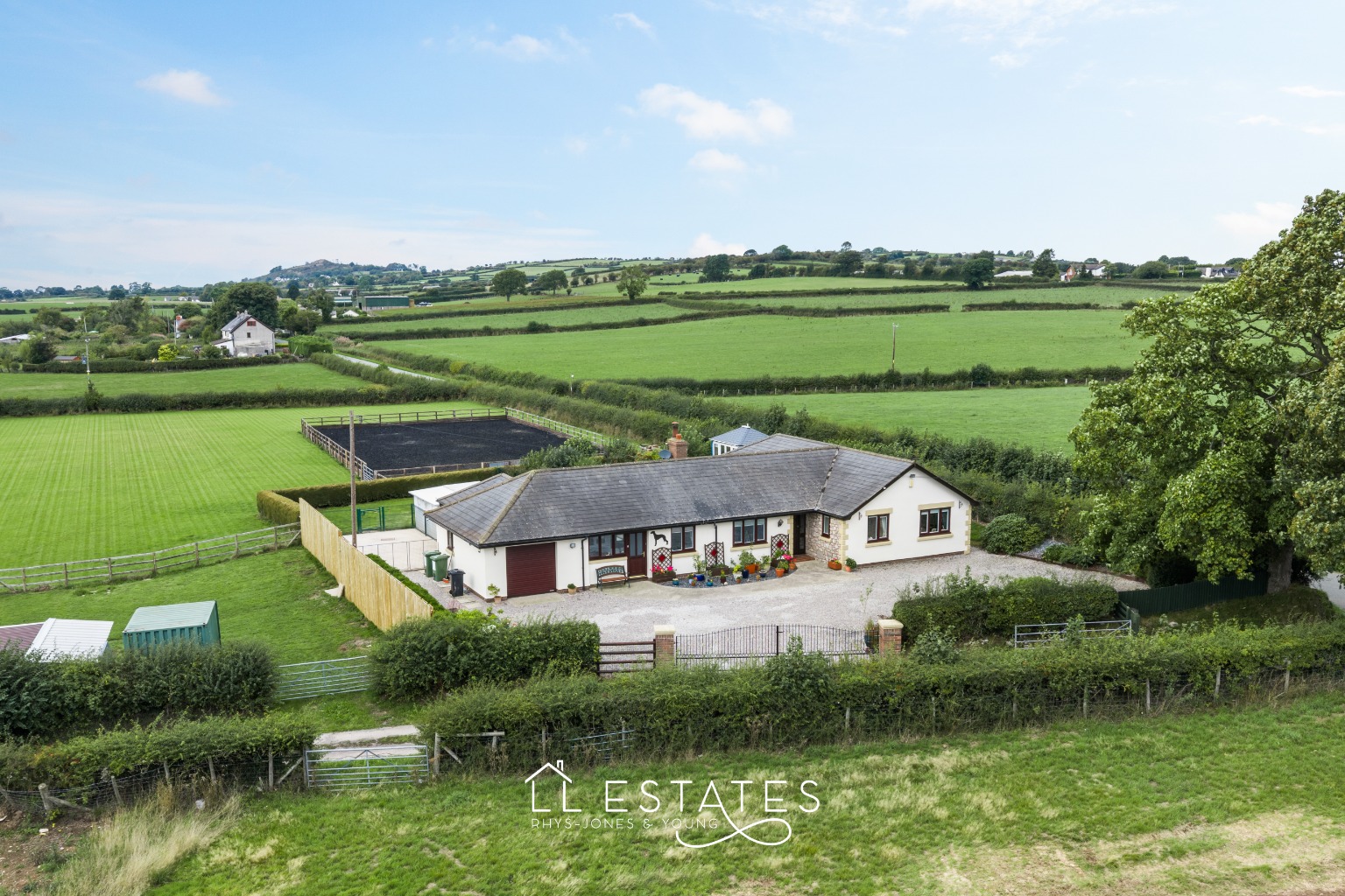 A UNIQUE FOUR BEDROOM DETACHED BUNGALOW SET IN APPROXIMATELY 3.4 ACRES