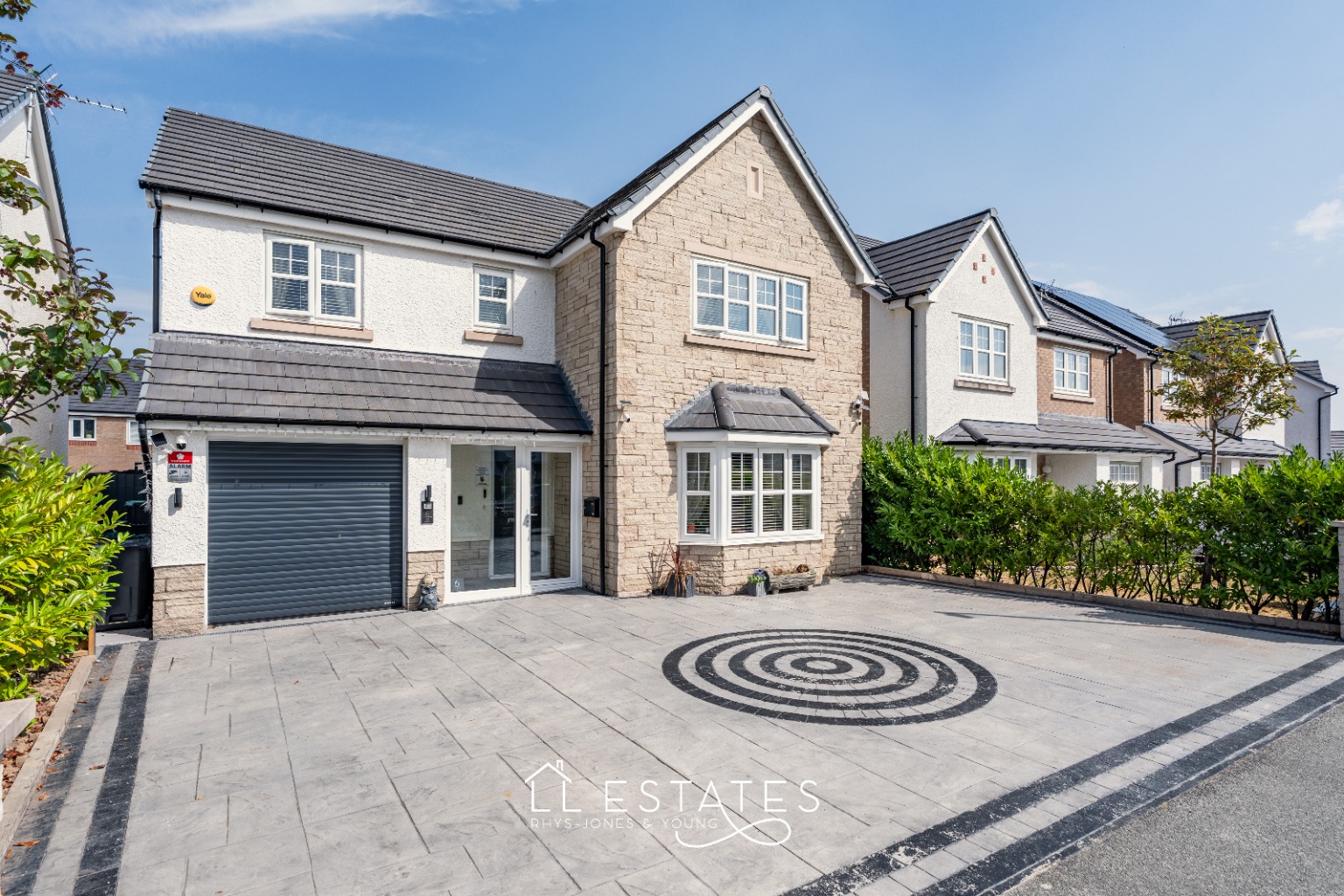 4 bedroom home, 2 ensuite bedrooms & new kitchen- outskirts of Abergele