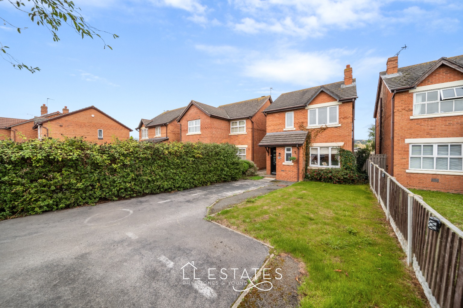 3 bedroom detached house in a popular family location