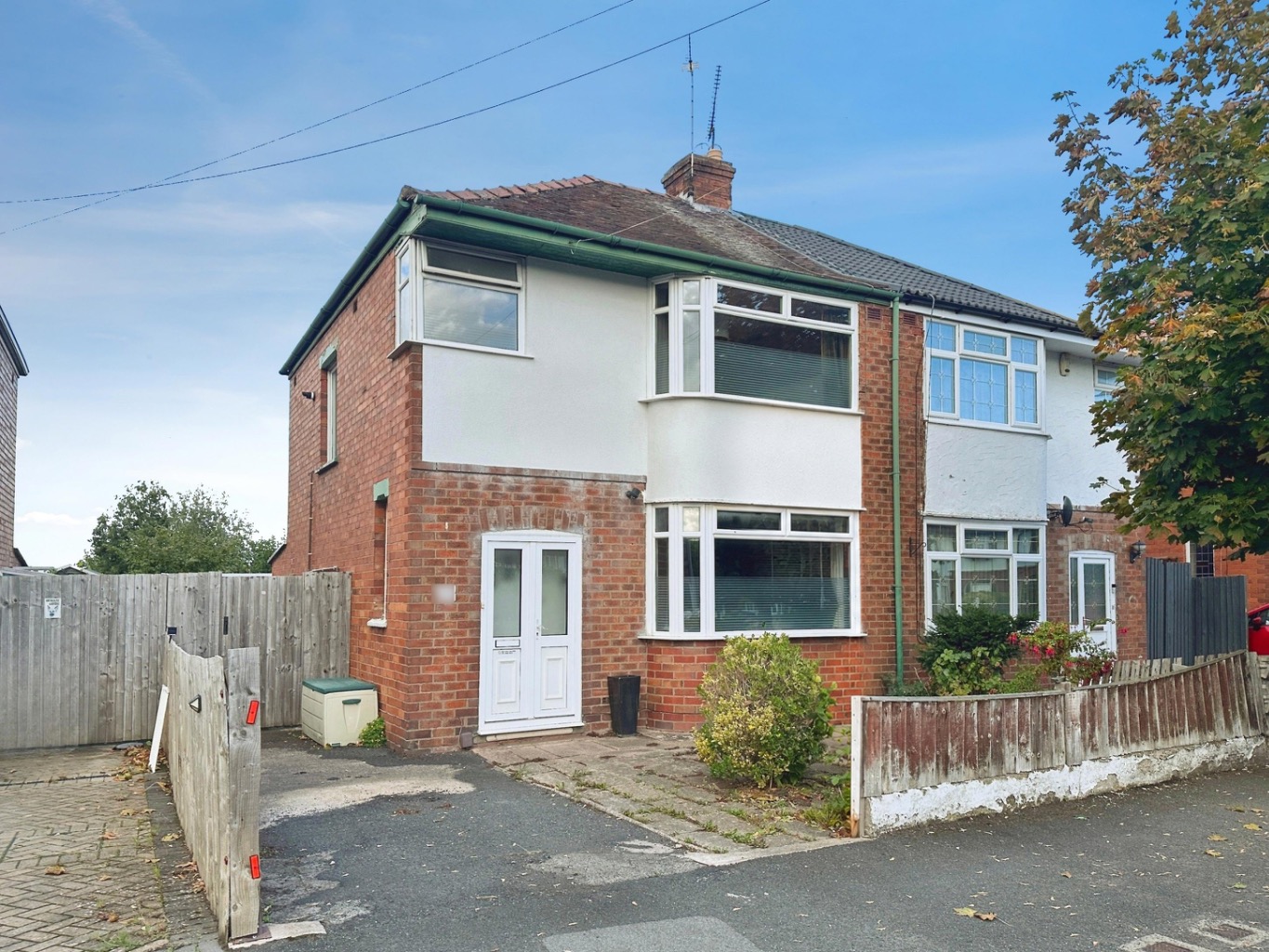 Three Bedroom Semi-Detached Home with Driveway, Wellington