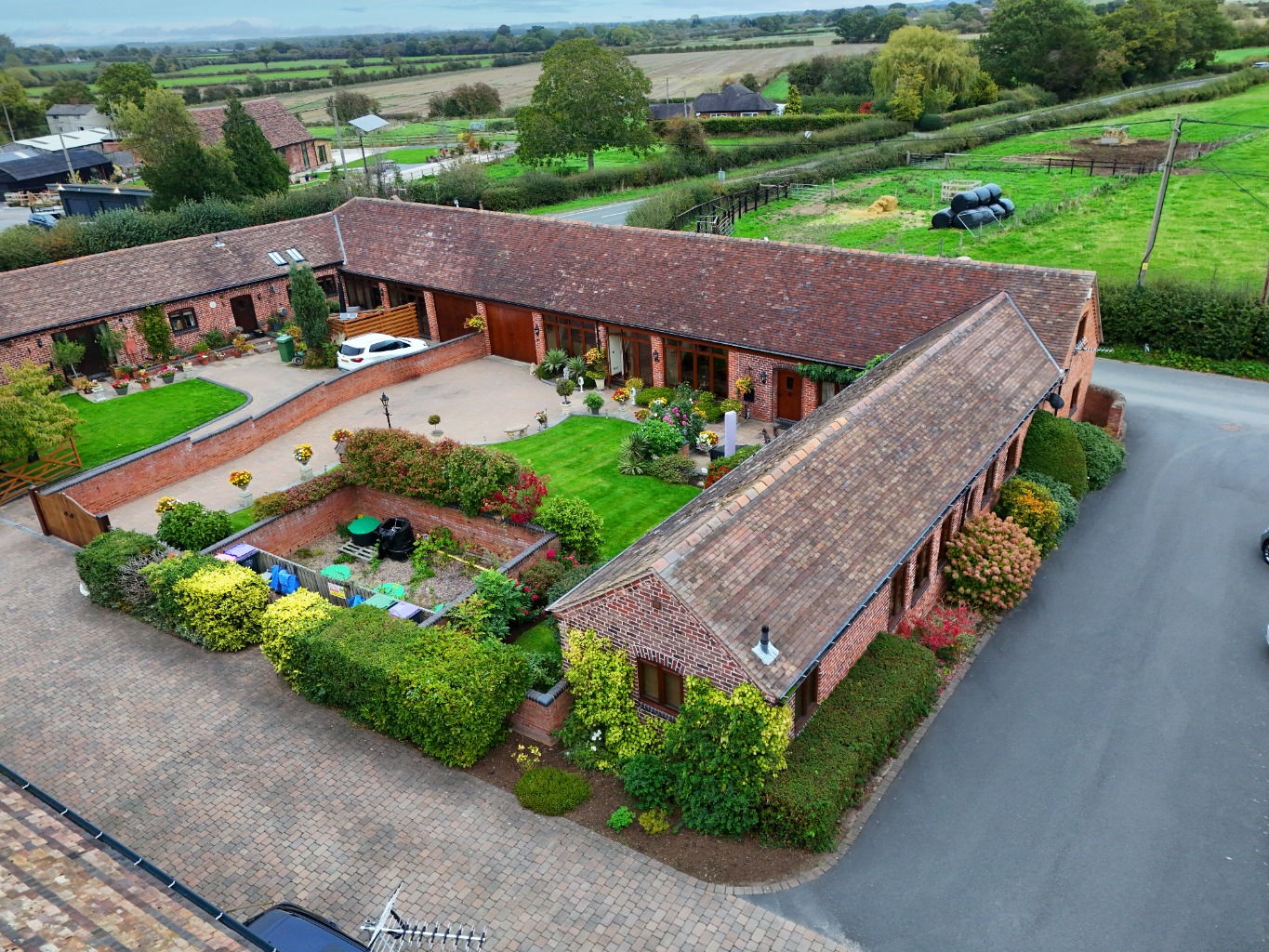 Stunning Five Bedroom Barn Conversion in Semi-Rural Red House Farm, Telford