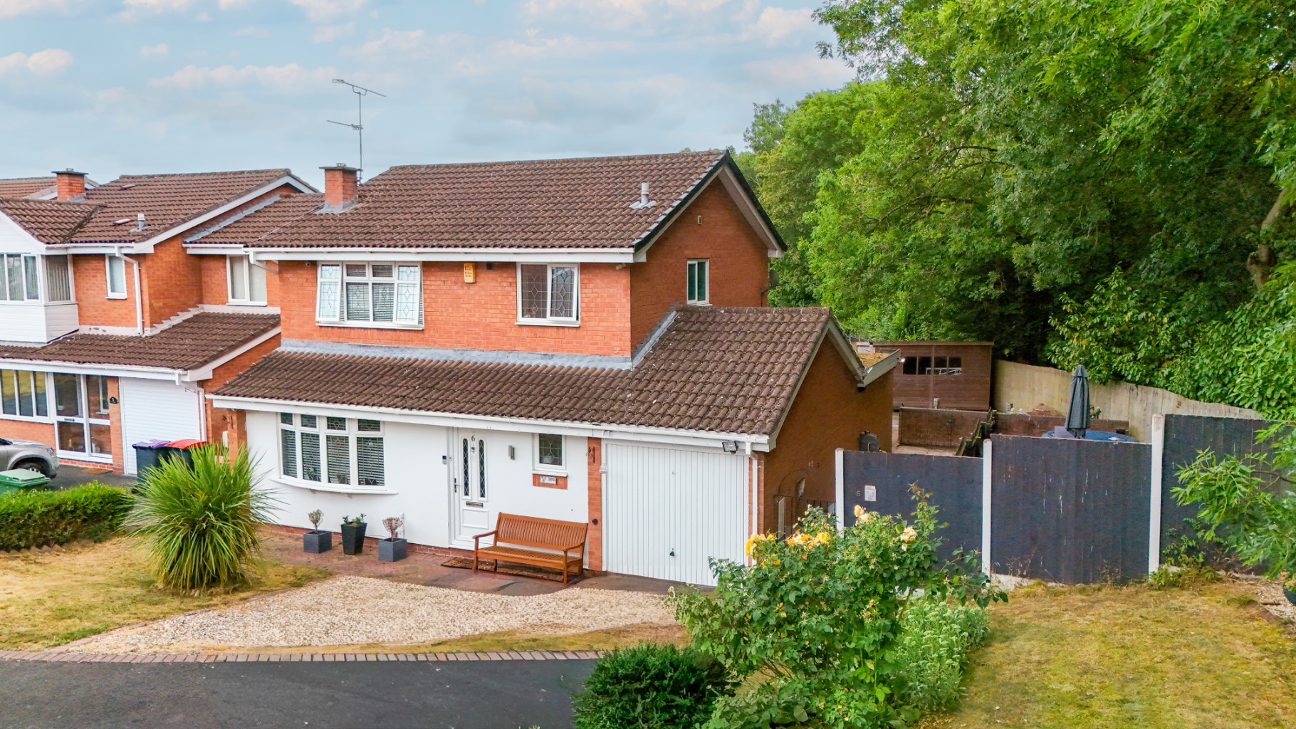 Extended 4 Bed Detached Home, Holmer Lake, Secluded Cul-De-Sac