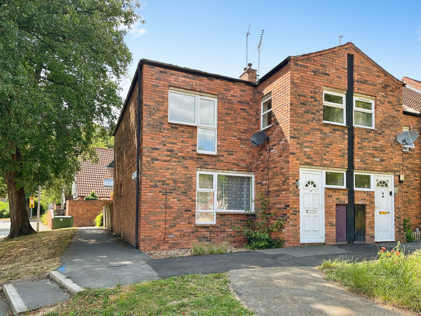 Three Bedroom End Terrace House in Aqueduct, Ideal for Improvement
