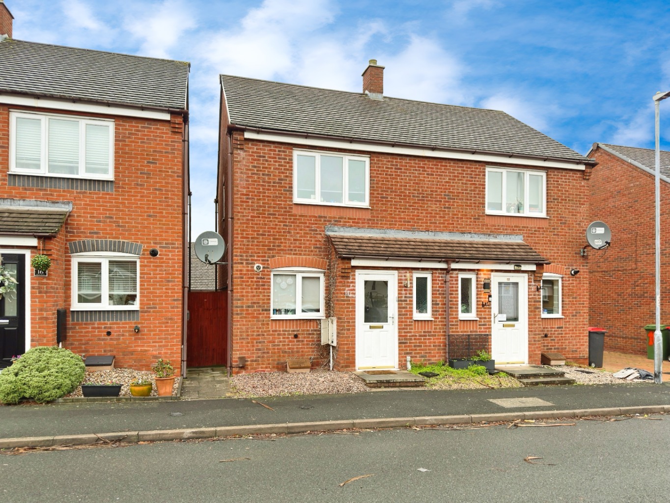 Modern Two Bedroom Semi-Detached Home with Garage in Riven Road, Telford
