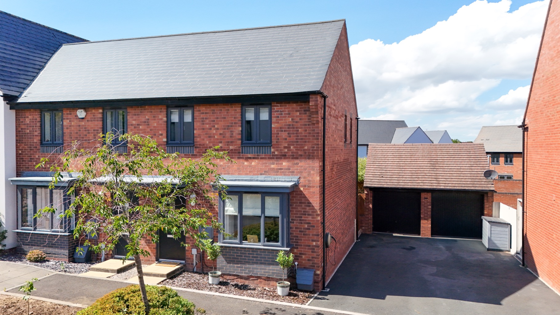Modern Three Bedroom End of Terrace  Home in Popular Lawley