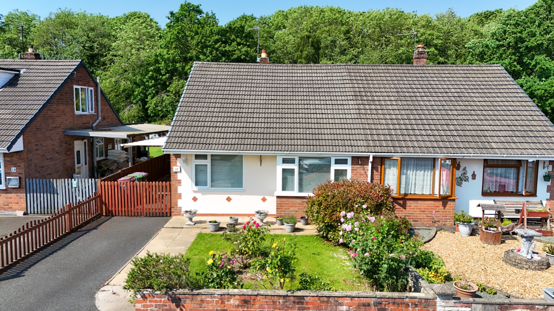 Immaculate 2 Bed Dormer Bungalow with Garage & Carport in Hadley Gardens