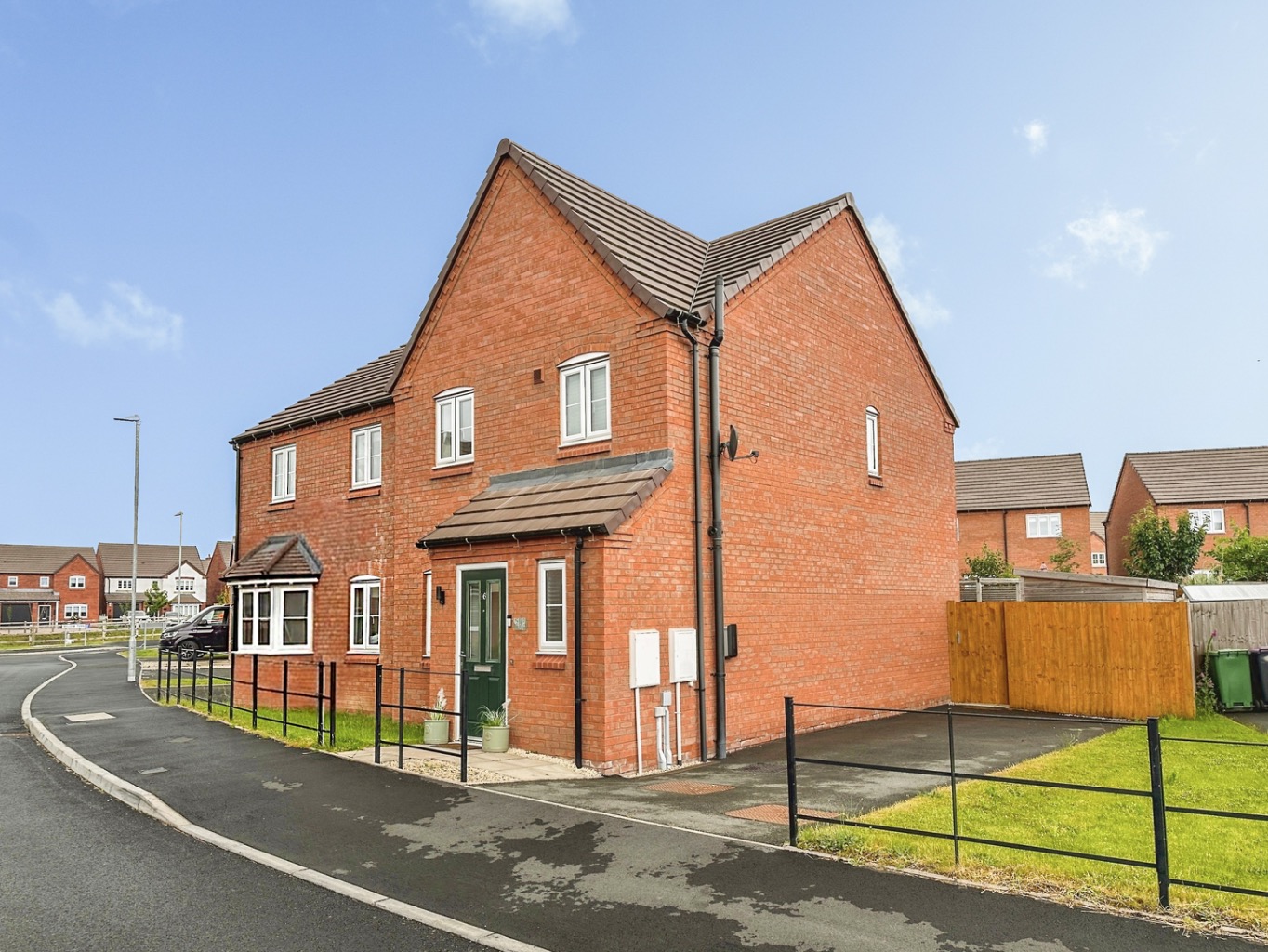 Well-Presented 3 Bed Semi-Detached Home in Crugetone Way, Telford