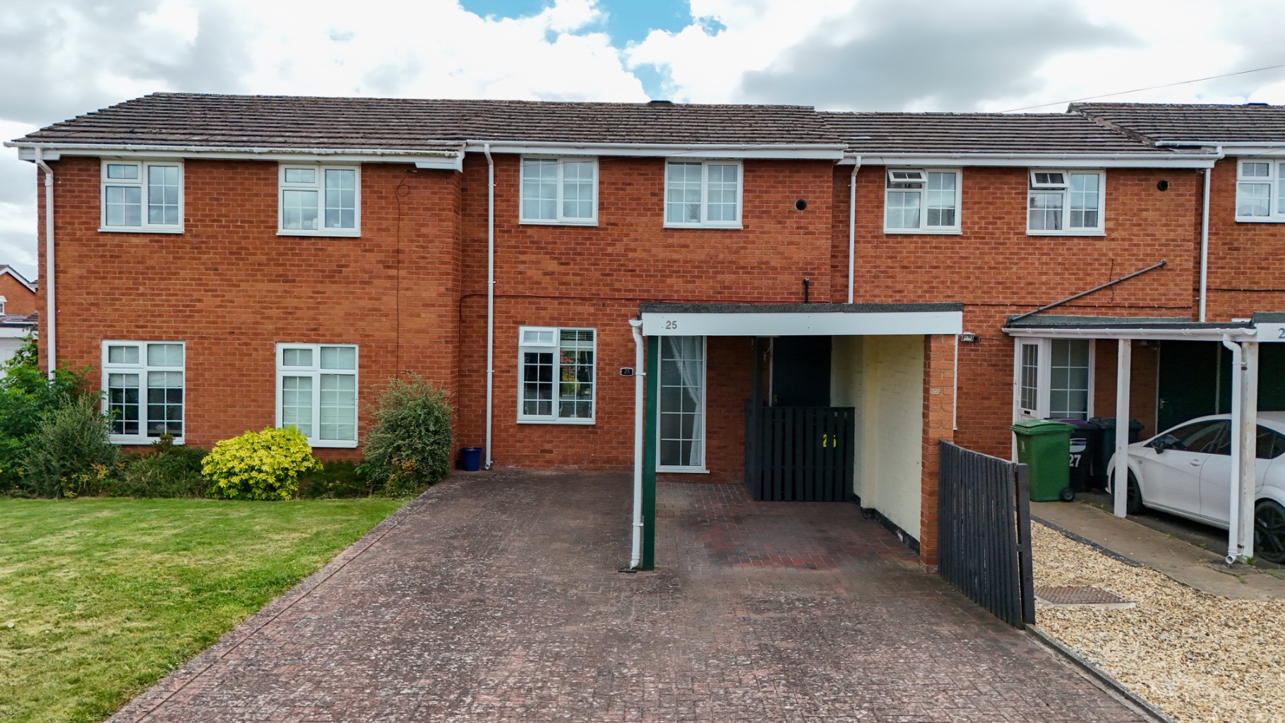 Charming 2-Bed Terrace with Driveway, Shrewsbury Centre Access