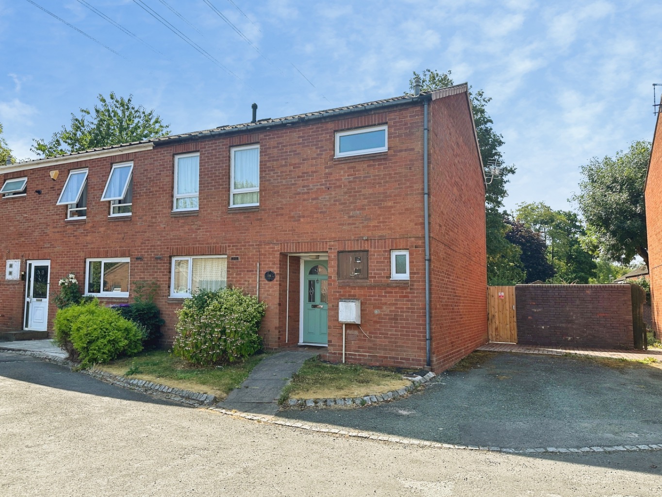 Substantial Four Bedroom Semi-Detached Home in Chockleys Meadow