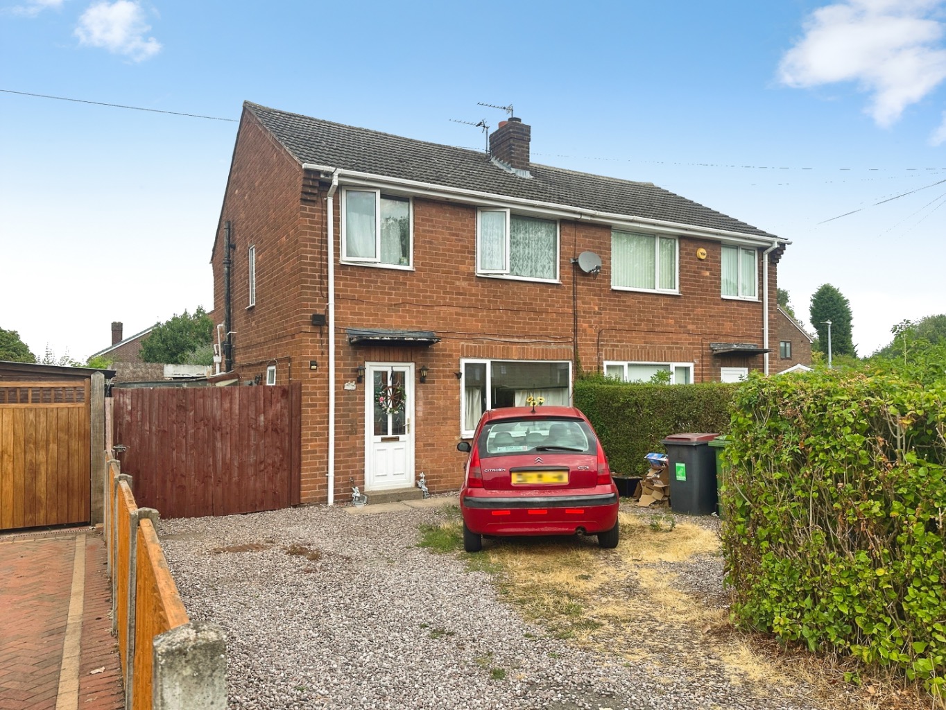 Investment Opportunity: 3-Bed Semi-Detached House in Teagues Crescent