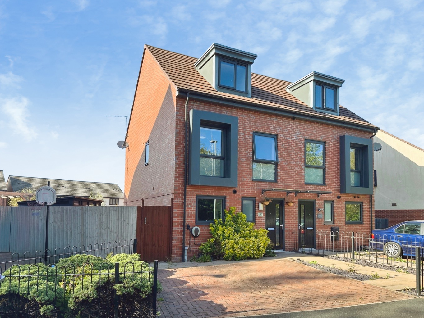Modern Three Bedroom, Three Storey Home in Bridle Walk, Telford