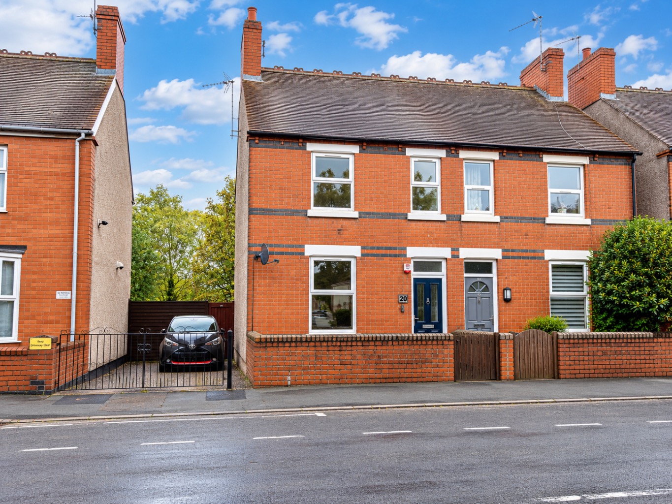 Charming Two Bedroom End Terrace Cottage in Oakengates