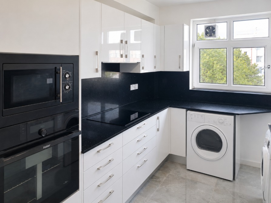 Spacious Three-Bedroom Apartment with Private Balcony in Prime NW1 Location