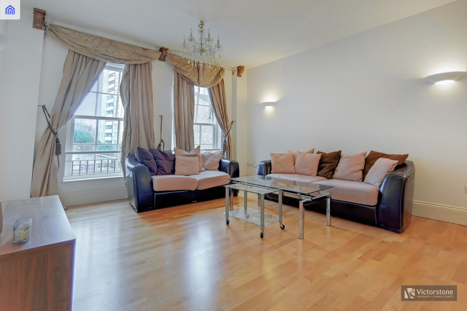 Modern One Bedroom Flat with Open Planned Lounge & Built-in Wardrobes in Lever Street, EC1V