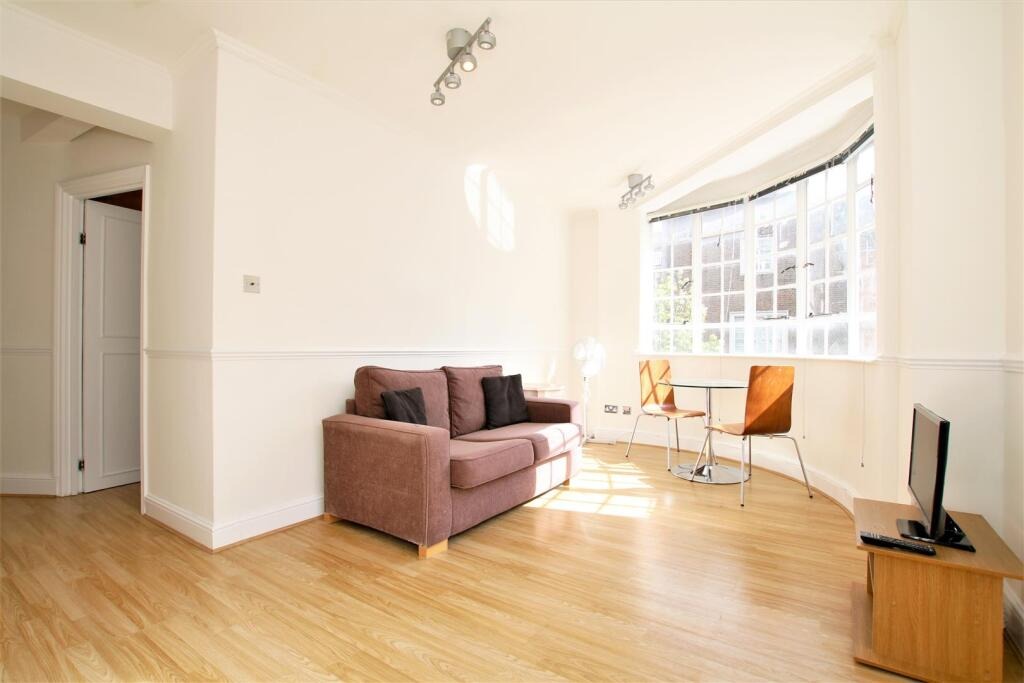 Modern 1-Bed Apartment on Sloane Avenue with Concierge