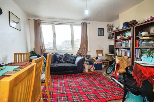 Stylish Three-Bedroom Split-Level Flat in the Heart of Clapham Junction