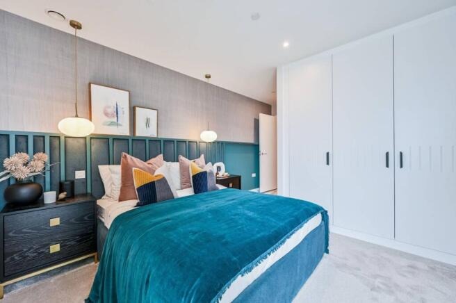 Contemporary Three-Bedroom New Build House in Plumstead with Premium Amenities