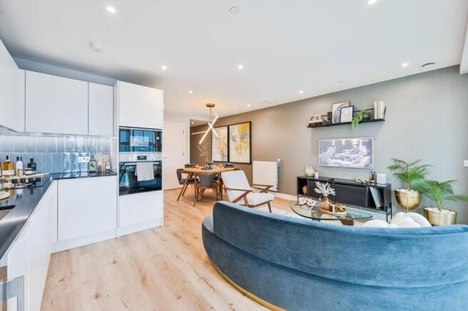 Exceptional Fifth-Floor Apartment with Concierge and Gym in Regenerating Thamesmead