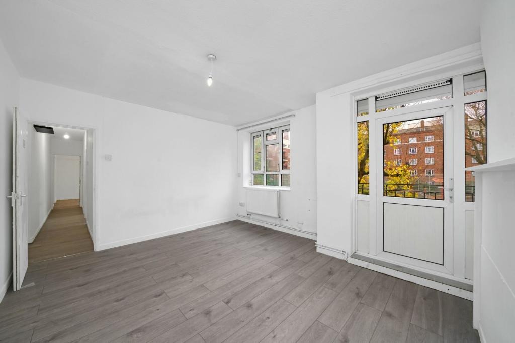 Spacious Four Double Bedroom Apartment with Balcony in Refurbished London Block Spacious Four Double Bedroom Apartment with Balcony in Refurbished London Block