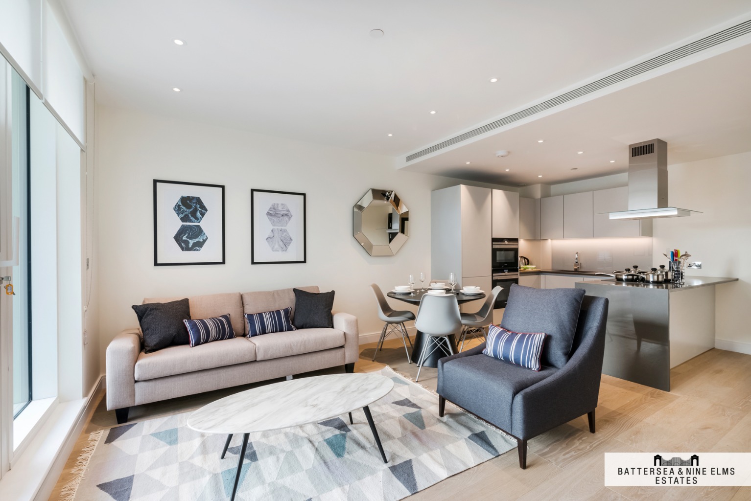Elegant Two-Bedroom Apartment with Park Views in Vista Cascade, Chelsea Bridge Wharf Elegant Two-Bedroom Apartment with Park Views in Vista Cascade, Chelsea Bridge Wharf