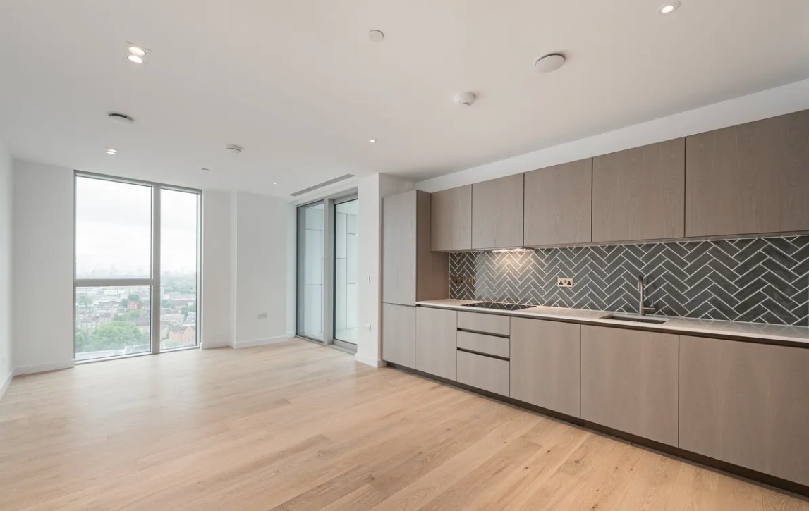 Stunning 2-Bed Apartment with Luxury Amenities in Prime London Location