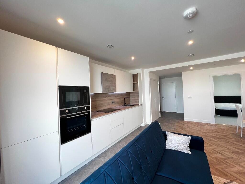 Luxury Sixteenth Floor Apartment with Balcony & Premium Amenities