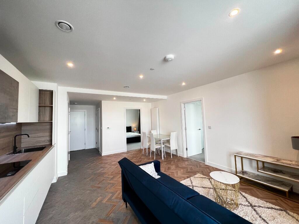Luxury Sixteenth Floor Apartment with Balcony & Premium Amenities Luxury Sixteenth Floor Apartment with Balcony & Premium Amenities