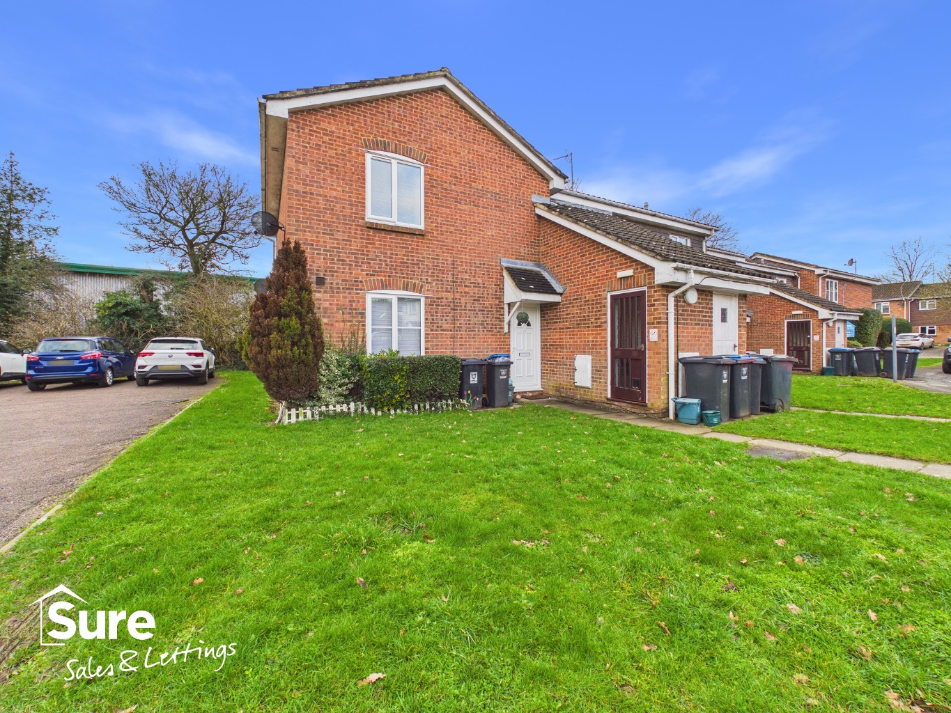 Well-Presented One Bedroom Maisonette with Share of Freehold