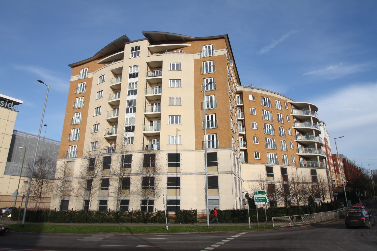 Two Bedroom Penthouse Apartment with Secure Gated Parking in Hemel Hempstead