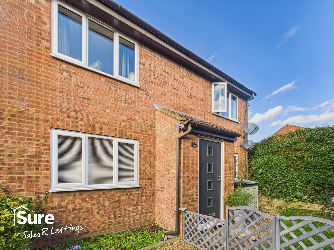 One-Bedroom Flat with Private Garden and Allocated Driveway in Hemel Hempstead.