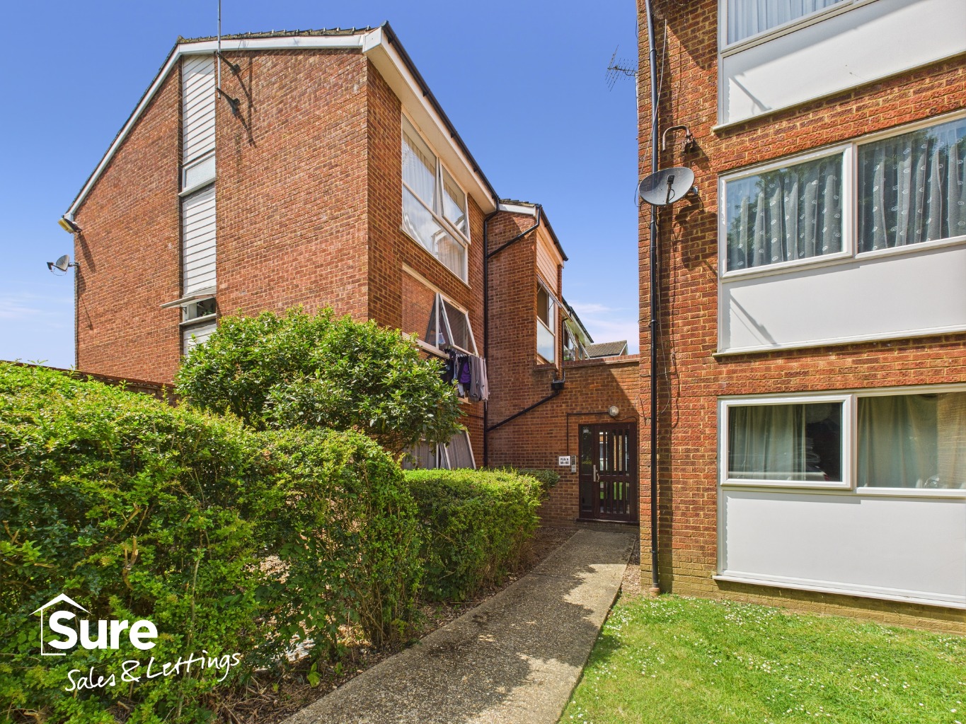 One-Bedroom Flat in Hemel Hempstead with Parking in Popular Development