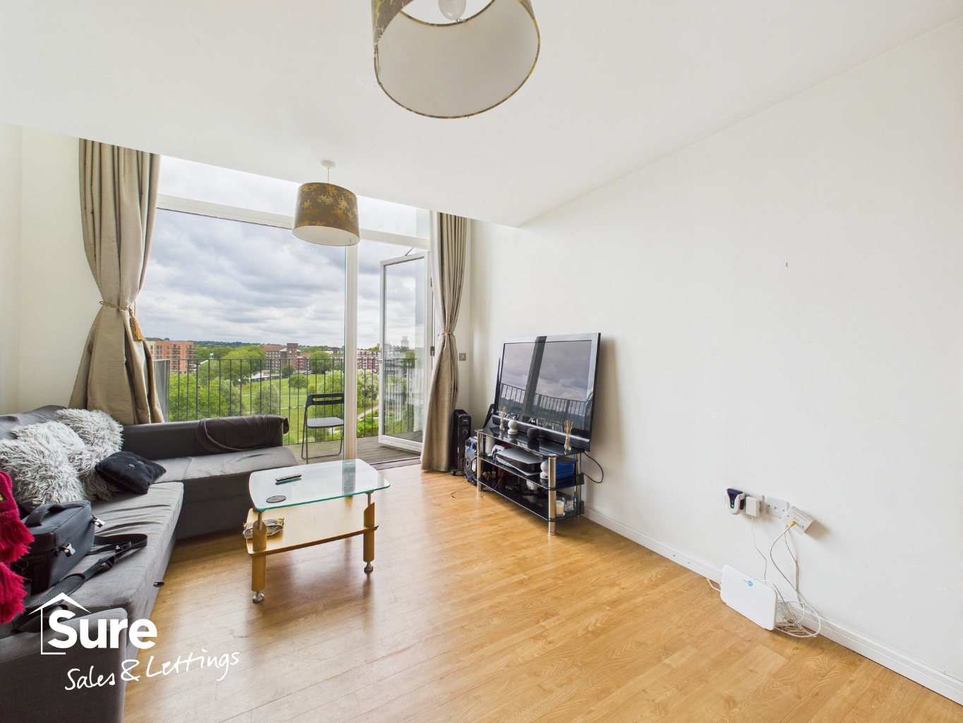 Stunning 2-Bedroom Home with Park Views and Balcony in Lanacre Avenue, London