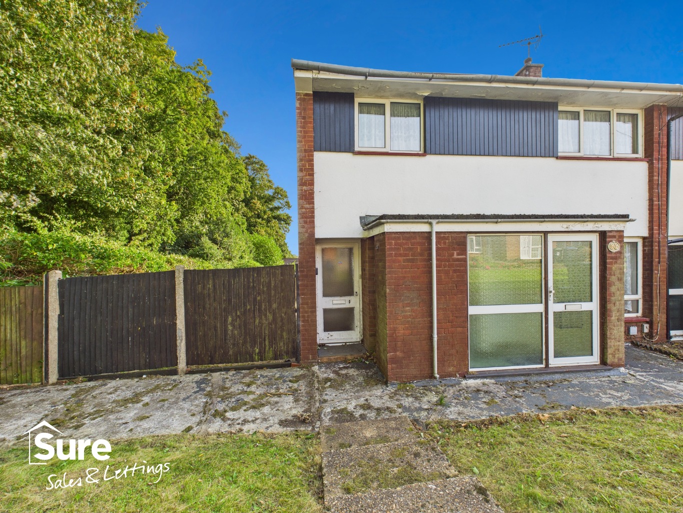 Charming Three-Bedroom End-Terrace in Highfield with Extension Potential