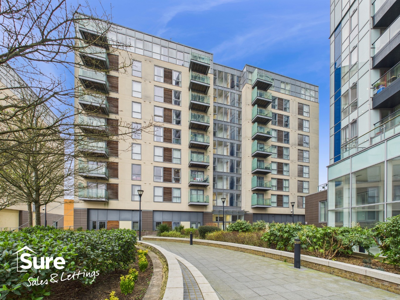 Two Bedroom Apartment with Balcony and Parking in Hemel Hempstead Town Centre