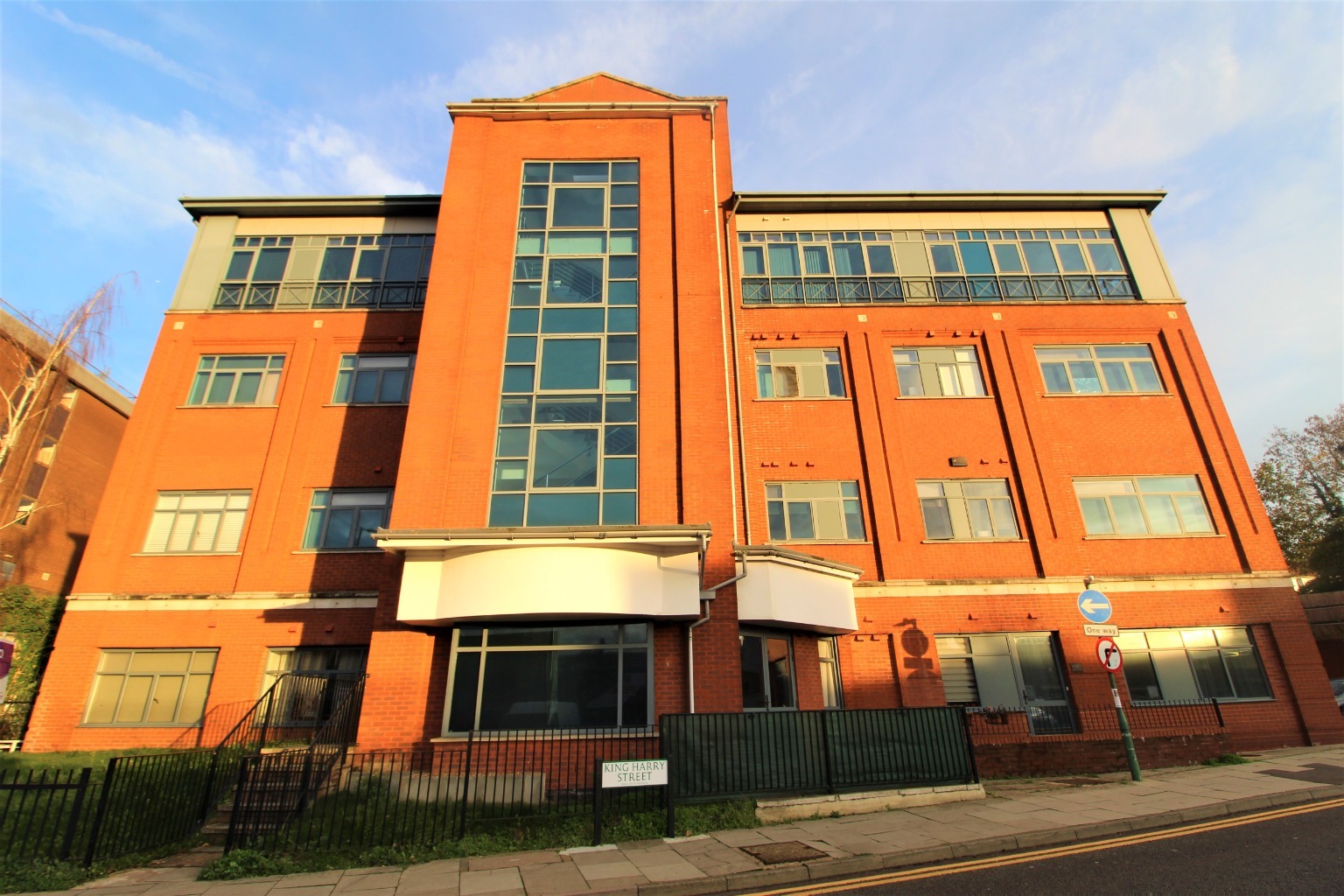 Well-Presented One-Bedroom Apartment with Allocated Parking in Hemel Hempstead Town Centre