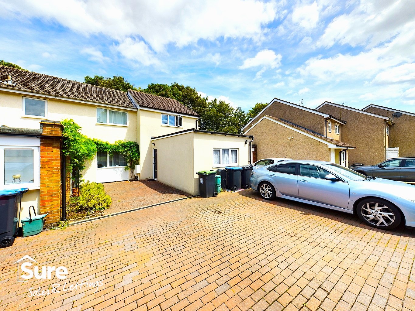 Well-Presented Four Bedroom Semi-Detached Home with Driveway and Garage in Argyll Road