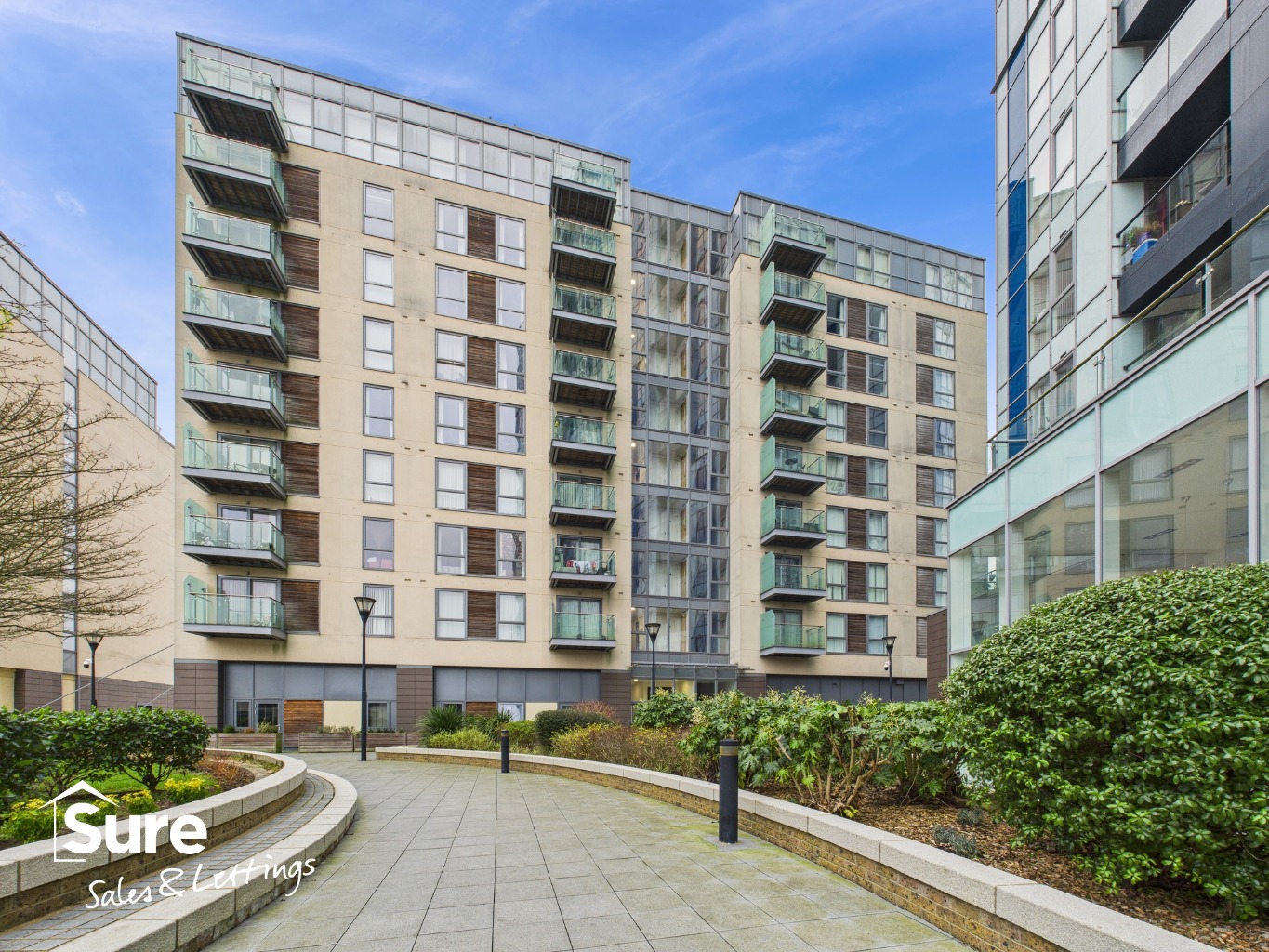 Two Bedroom Apartment with Balcony and Allocated Parking in Hemel Hempstead