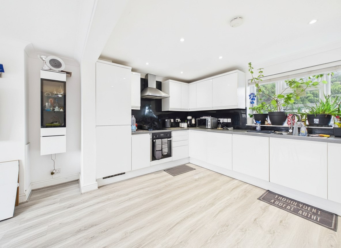 Spacious Four Bedroom Duplex Maisonette with Private Garden, Hemel Hempstead