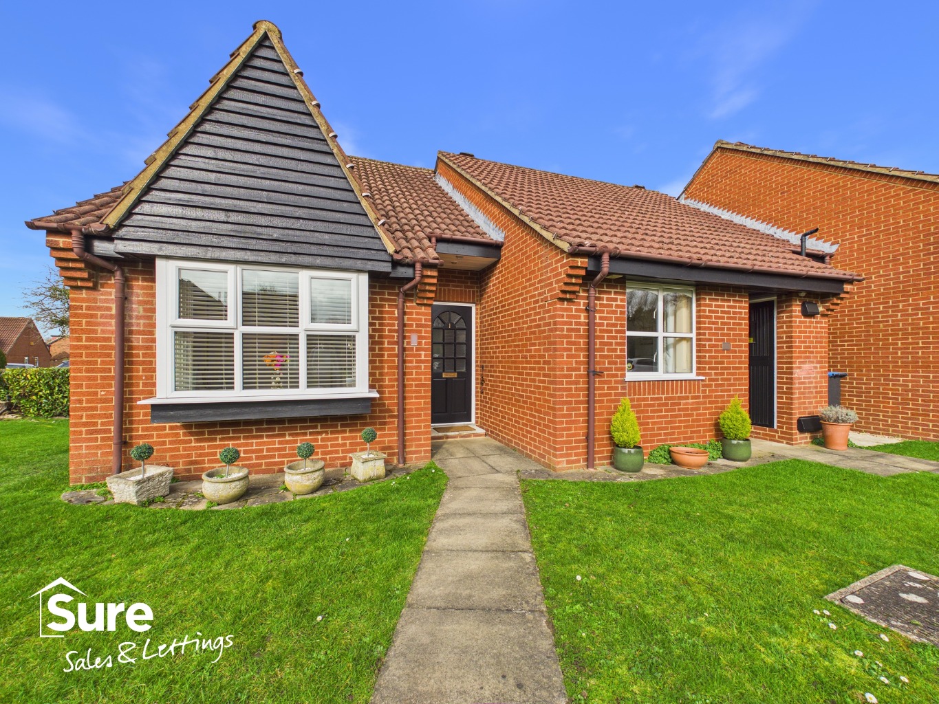 Beautifully Presented One-Bedroom Bungalow in Northchurch, HP4